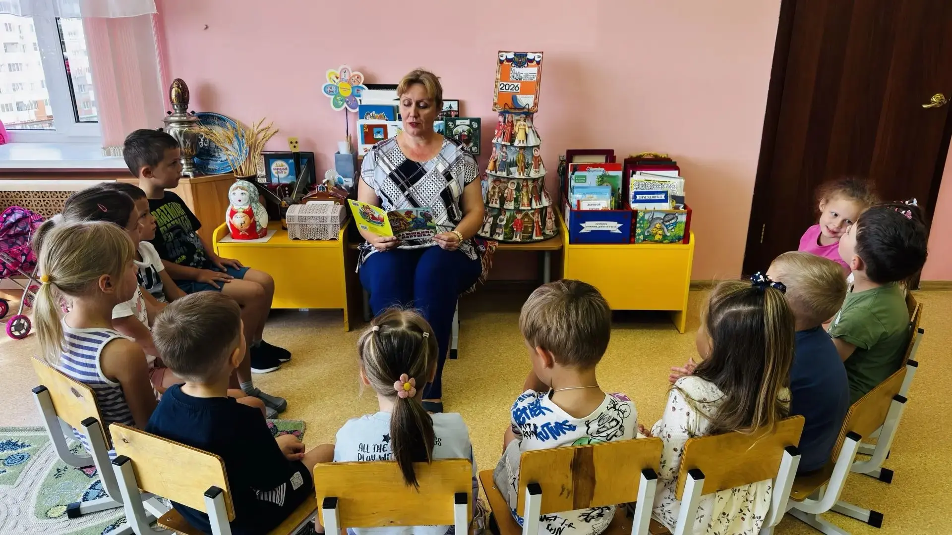 📚 В Год единства народов России в  группе"Непоседы"  состоялось волшебное путешествие ...