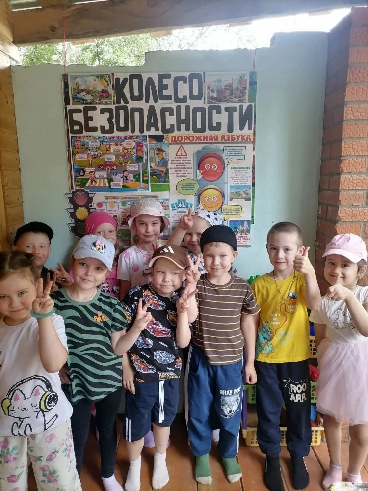 👶🏼🚦️

Наши будущие первоклассники из группы «Петушок» учатся везде — даже гуляя на площадке! 😊
С
