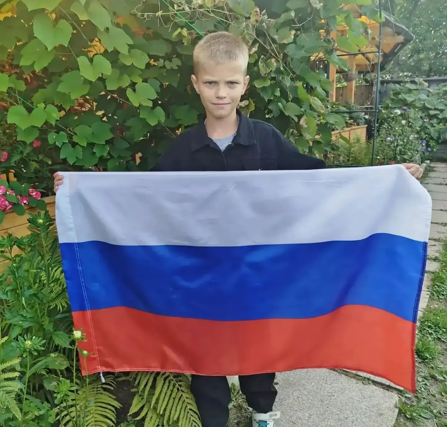 💪 Триколор в руках — значит, страна в сердце!