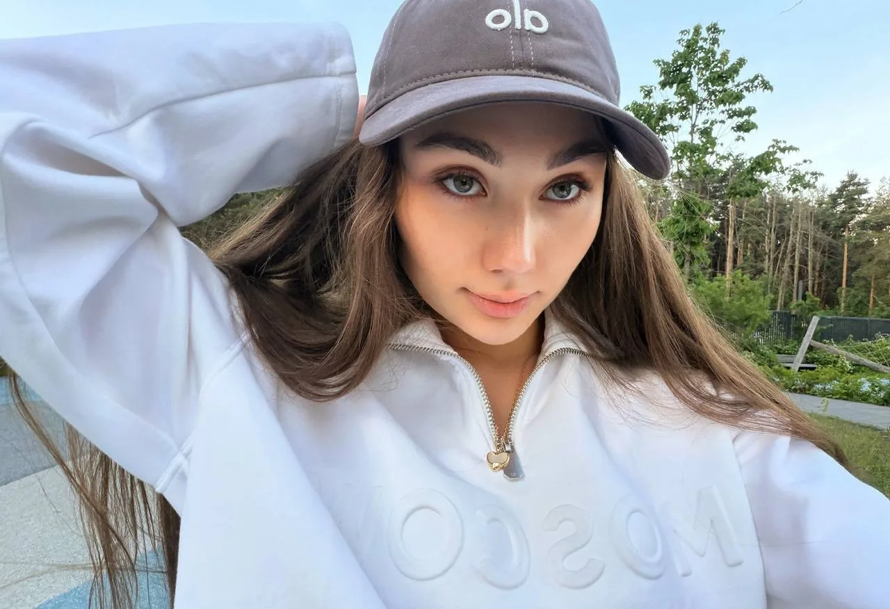Лето, не заканчивайся ☀️

Уже прошла половина месяца лета, я уже переживаю, почему время летит так б