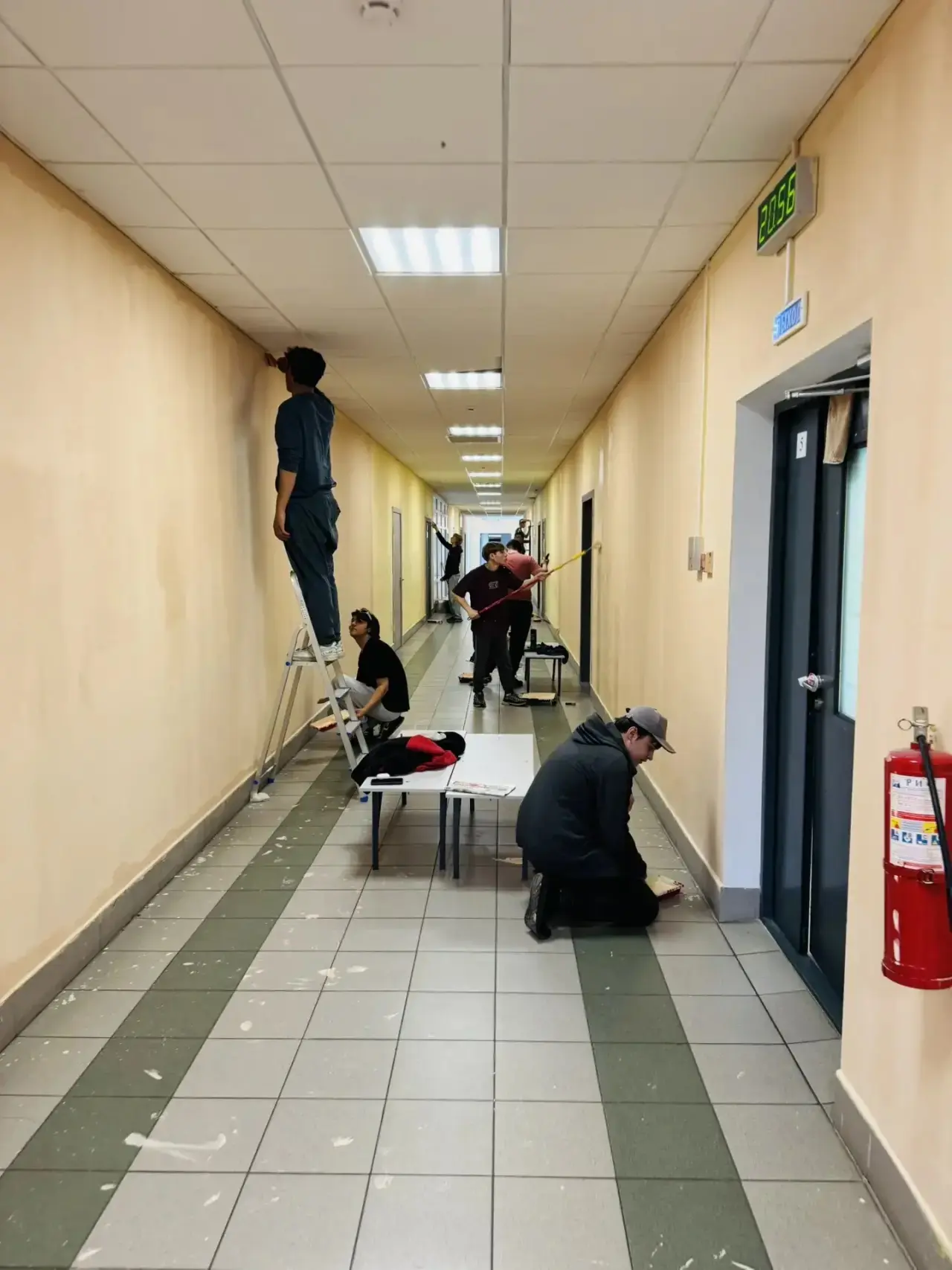 В МБОУ «Образовательный центр «Созвездие»» продолжает свою работу Трудовая бригада.💪🏻 👍
