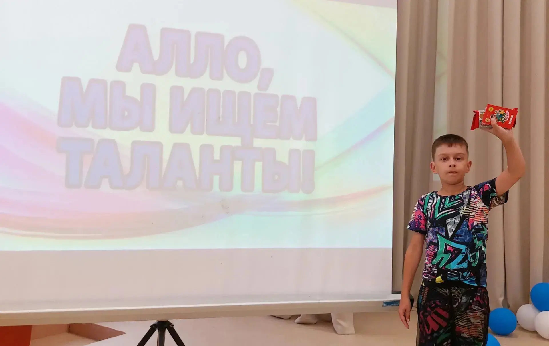 Сегодня в нашем лагере прошло яркое шоу талантов!
Ребята продемонстрировали свои способности в самых
