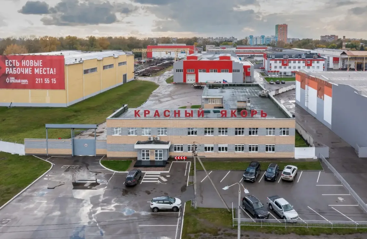 🏭 На заводе «Красный Якорь» деталь из станка сломала челюсть шлифовальщику  Во время работы вылетевш