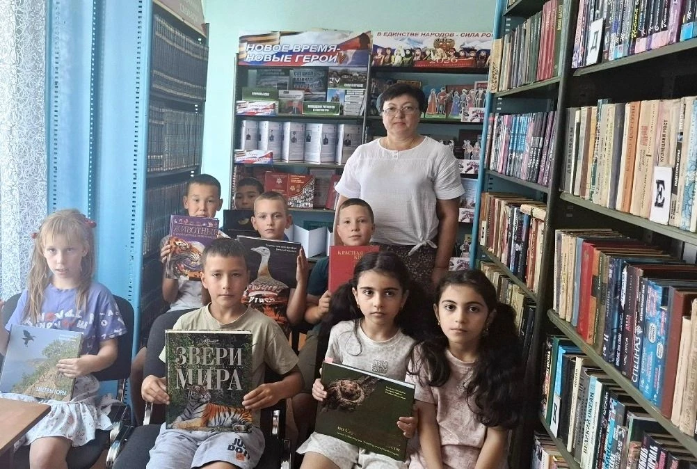В жаркие дни летних каникул в библиотеке села Давыдовка для юных читателей прошёл экологический кале