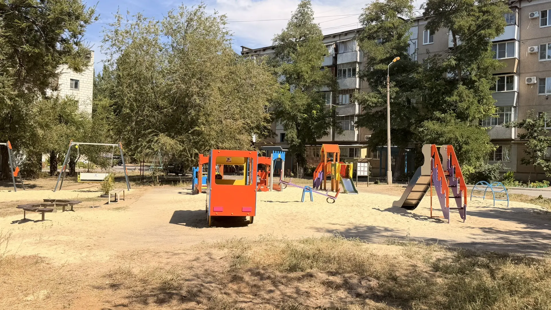🛝 Вот такой должна быть детская площадка: в Волжском появился «Сказочный дворик»