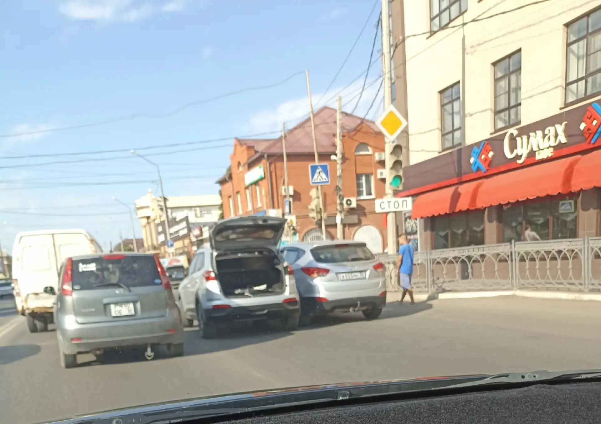Адмирала Нахимова,возле кафе дельта