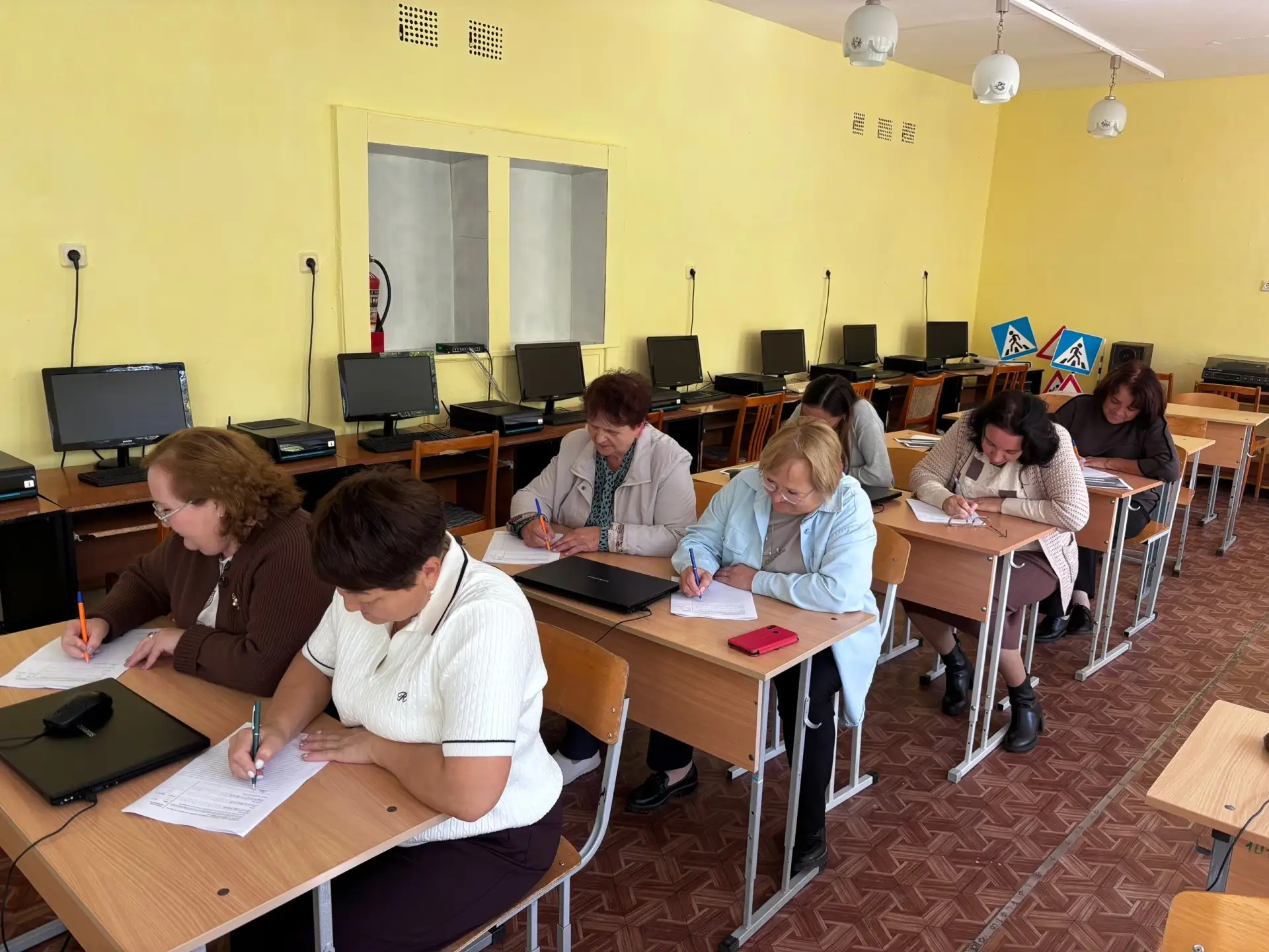 Сегодня в нашей школе прошёл Всероссийский диктант «Россия — дом народов». Это не прост...