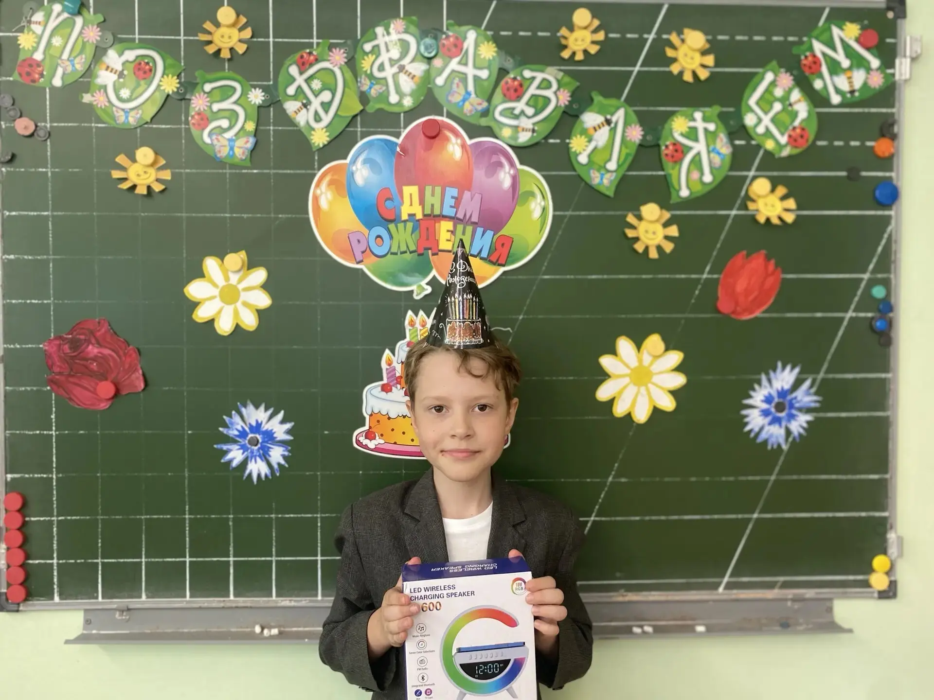 В конце учебного года ребята 3-А класса, следуя традициям, отметили "День рождения весенних именинни