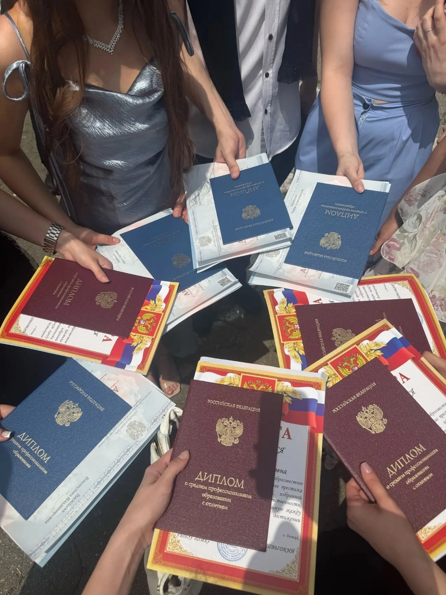 🔔🔔🔔В стенах Донецкого медицинского колледжа состоялась долгожданная церемония вручения дипломов.

