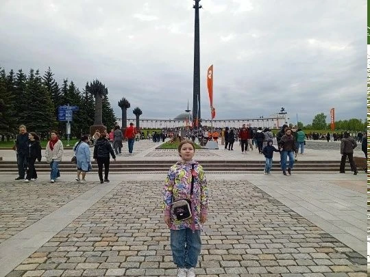 Акция «Волна памяти» Маша Емельяненко почтила память героев в День Великой Победы. Маша возложила цв