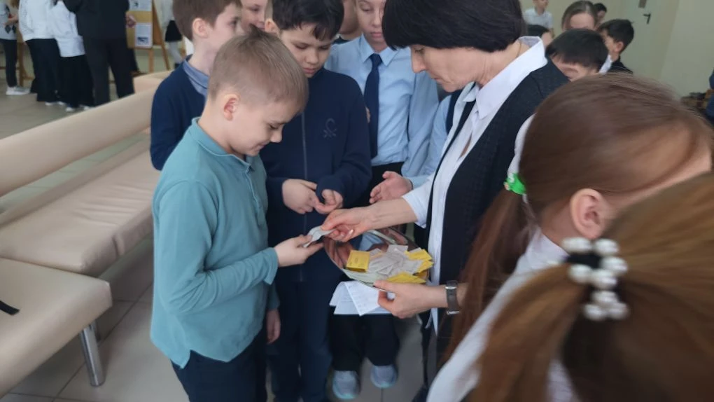 🎗️ Память сильнее времени  27 января в нашей школе прошли мероприятия, посвящённые Дню полного освоб