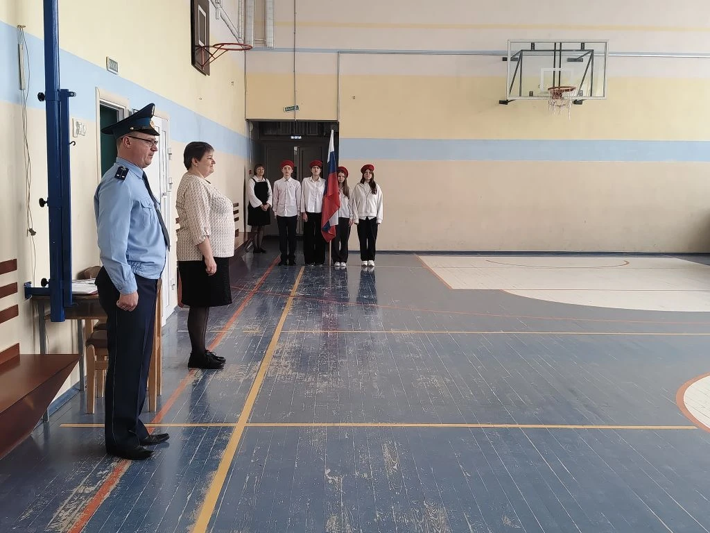 Прошла традиционная линейка для 5-9 не кадетских классов.