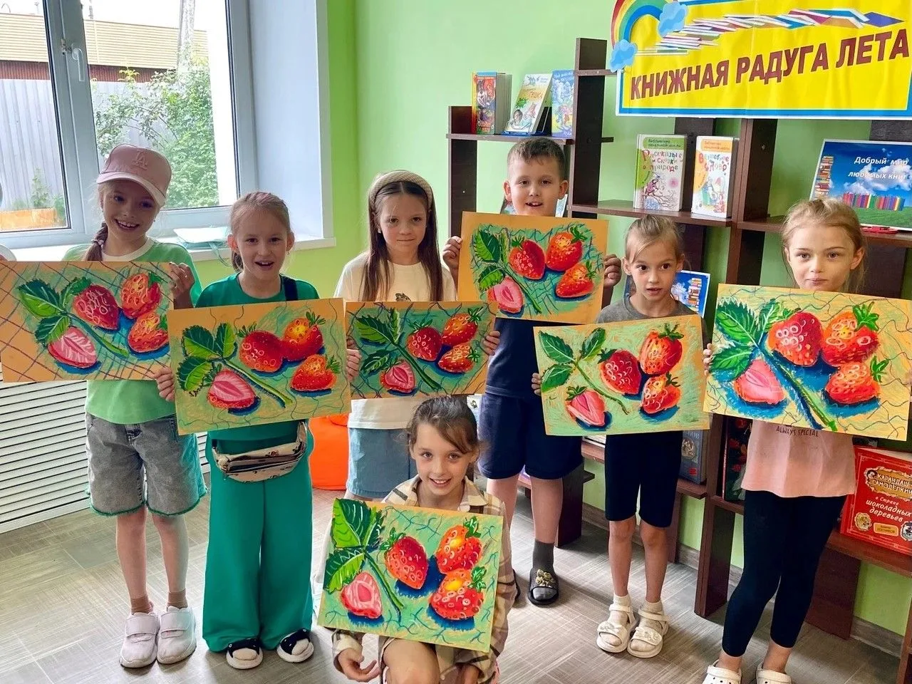 🍓 На занятии масляной пастелью в субботу юные художники нарисовали  аппетитный натюрморт! Учились п