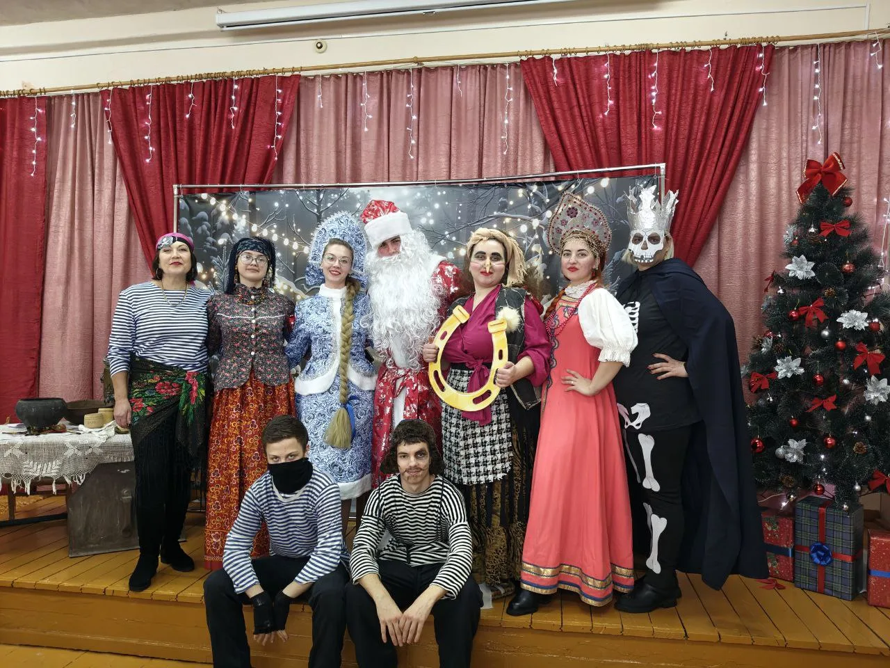 🎅🎄🎊26 декабря в  нашей школе прошло яркое новогоднее театрализованное музыкальное представление н