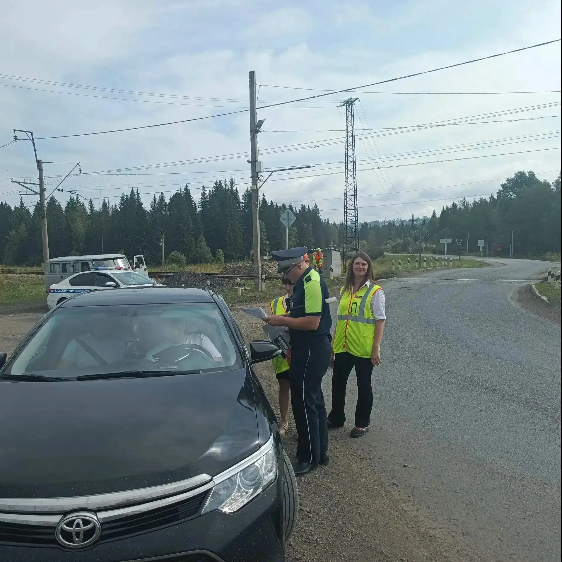 В городе Березовском сотрудники Госавтоинспекции и представители РЖД провели совместный рейд

Цель д