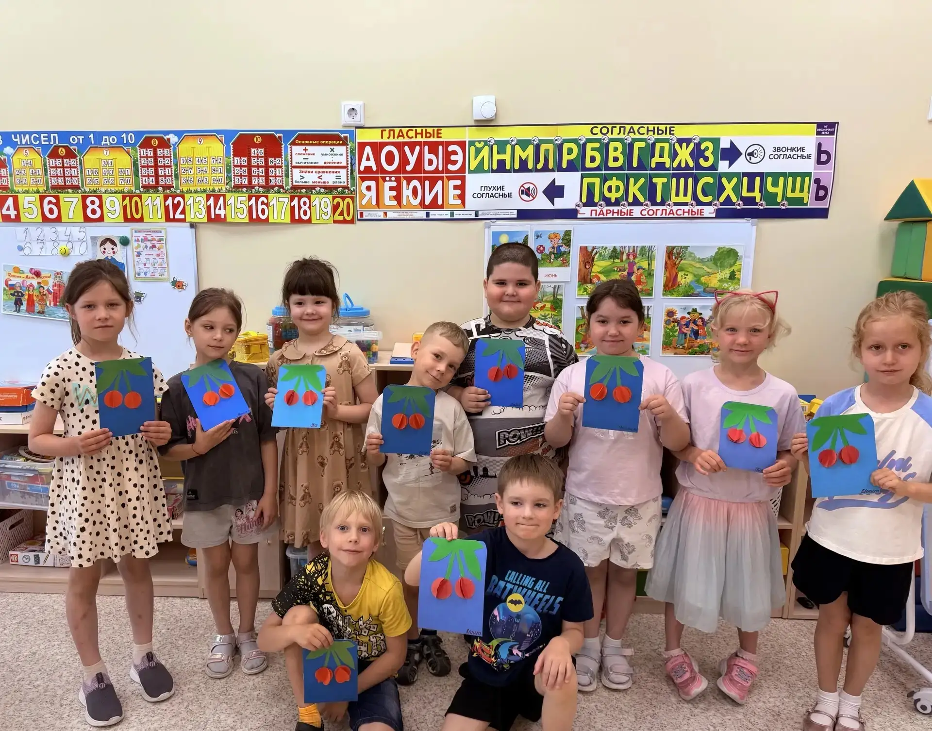 🍒 Аппликация «Черешня»🍒

Сегодня в подготовительной группе №13 царила настоящая творческая атмосфе