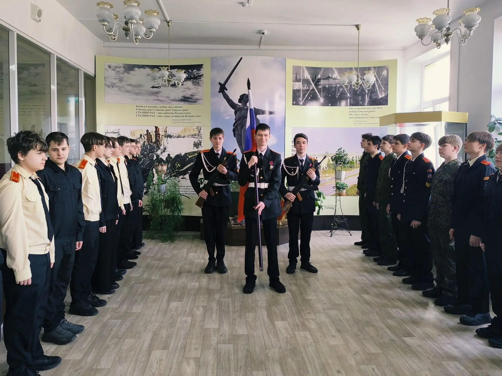 #РоссияМояРодина | Честь флага — кадетам 🇷🇺  Новую учебную неделю открыла торжественная церемония с 