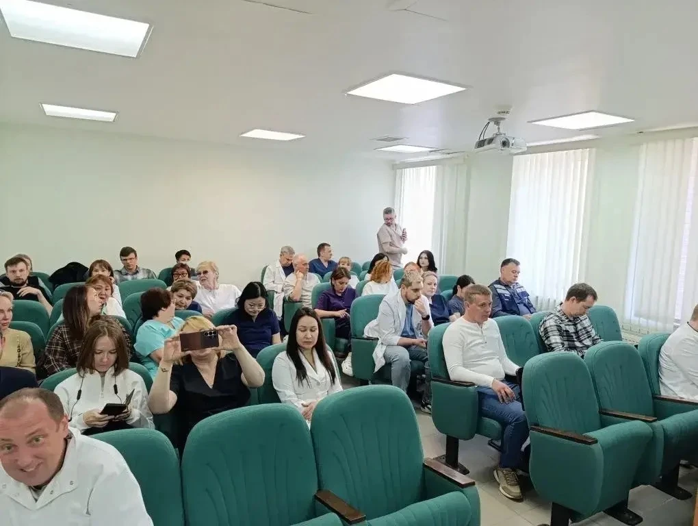 Заместитель Губернатора, начальник Департамента здравоохранения Павел Фадеев поздравил медицинских р