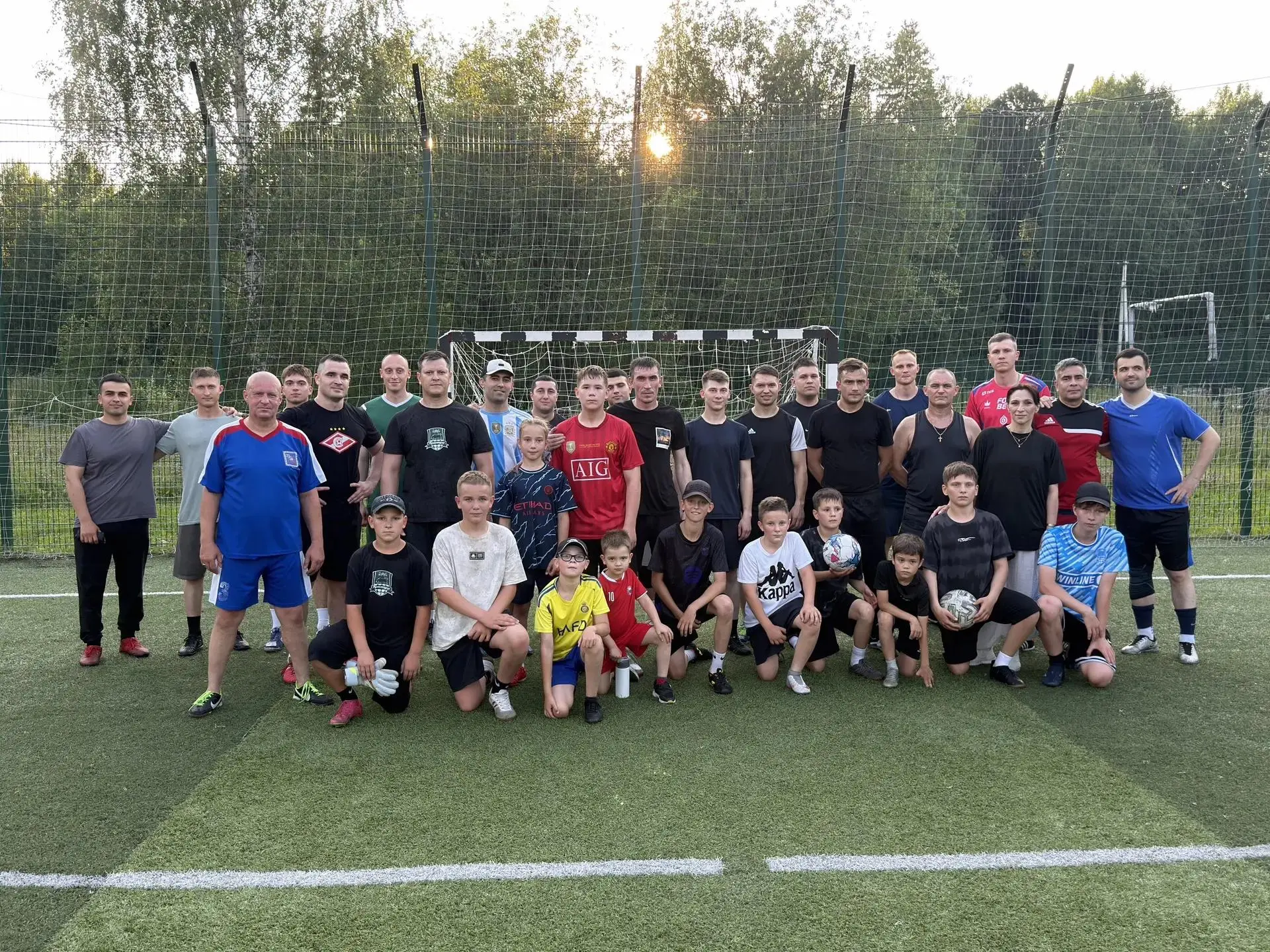 ⚽👨‍👩‍👧‍👦 Семья, спорт и отличное настроение!

6 июля на спортивной площадке состоялся турнир по 