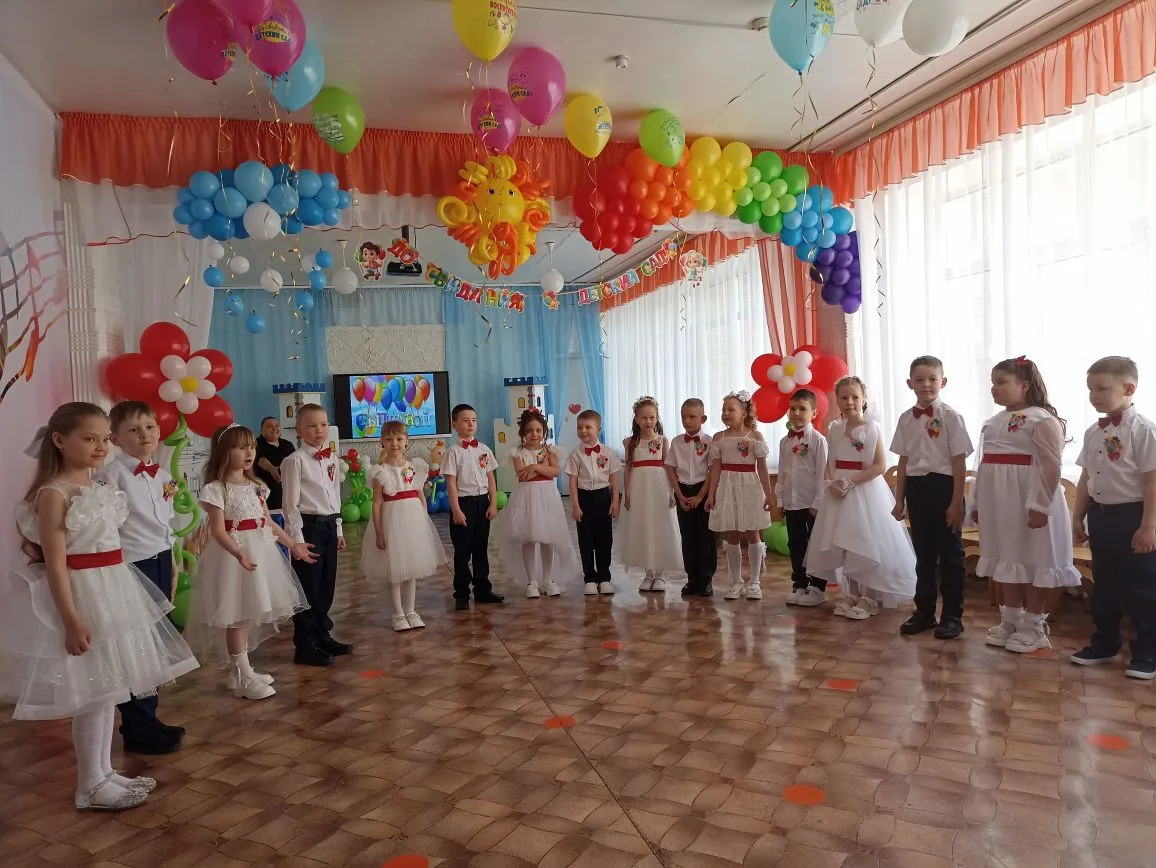 Выпускной бал в детском саду - это самый трогательный, незабываемый праздник. Мы провожали наших вып