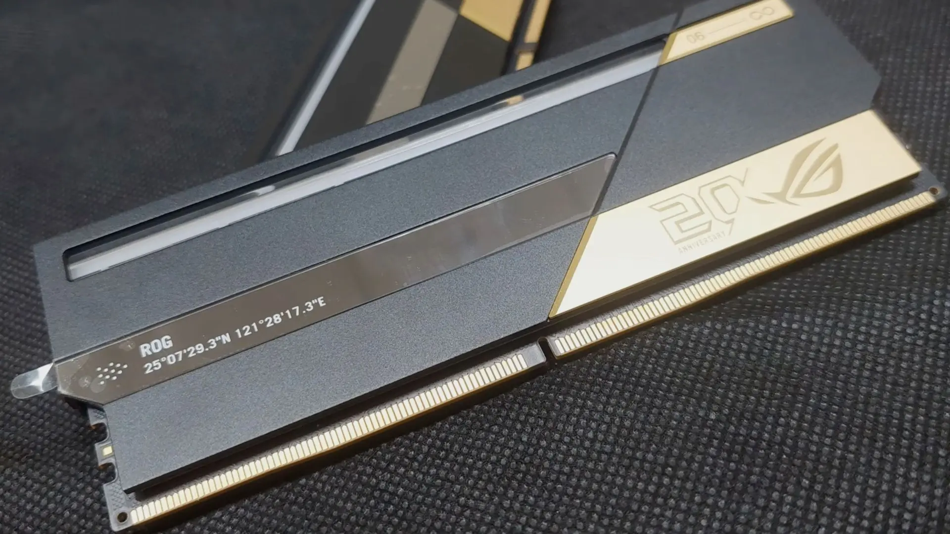 ASUS осторожно заходит на рынок оперативной памяти  Аккурат спустя пять месяцев, после того как комп