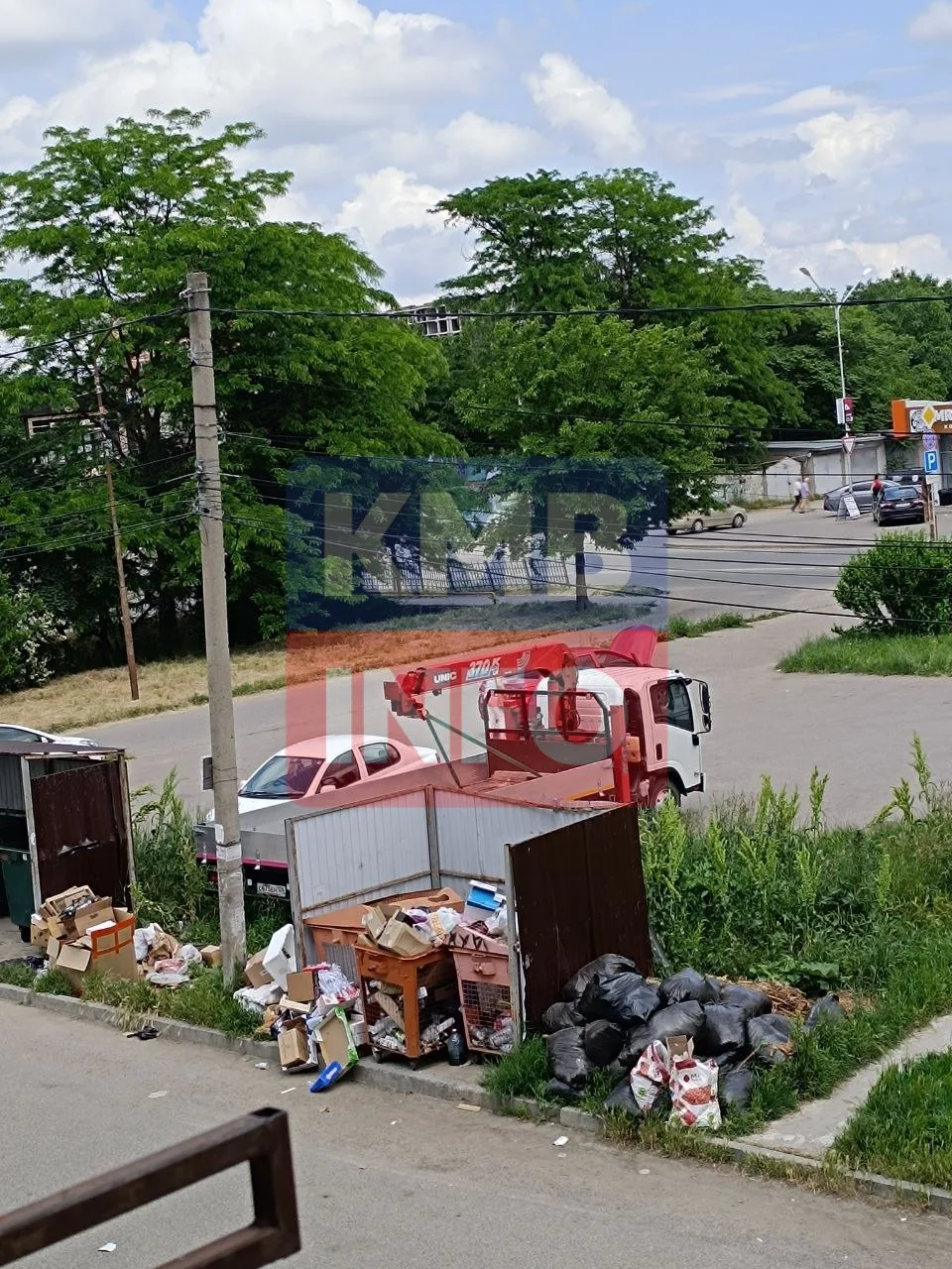 💬💬💬💬💬Ул. Ермолова 106, две недели не вывозят мусор, вонь стоит! Затем что даже через прокуратур