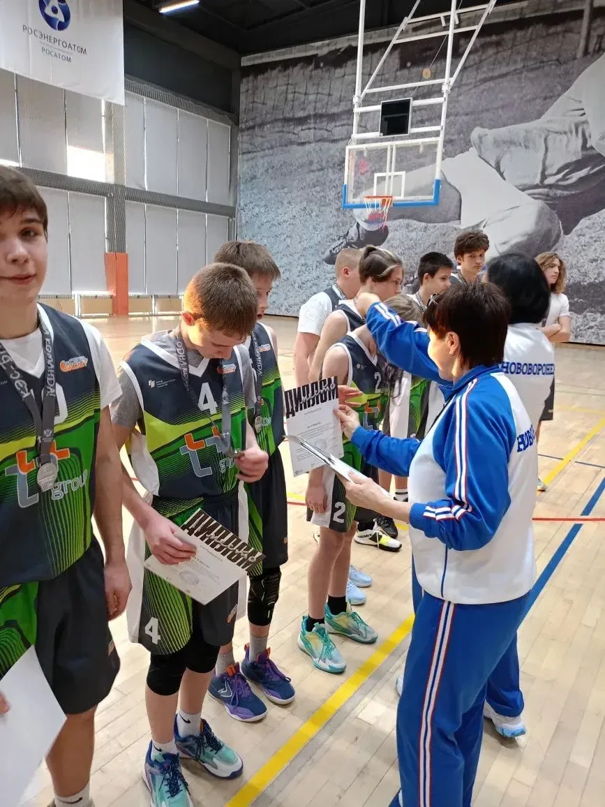 Не нарушая традиции, мы снова в игре 🏀  Вчера в Нововоронеже в СК Атом-Арена прошли игры зонального 