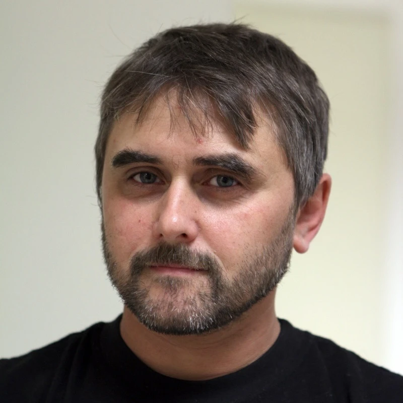 Сегодня 55-летний юбилей отмечает известный ямальский художник Андрей Вахрушев