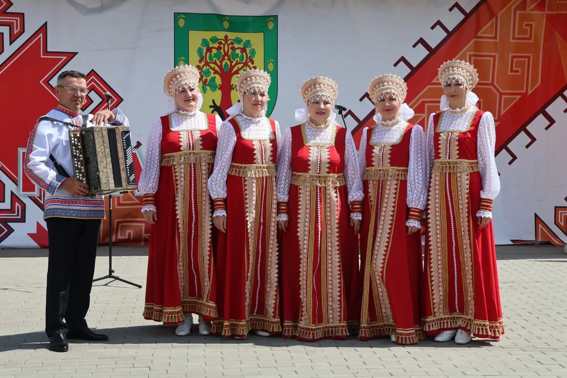 В Цивильске празднуют День России.