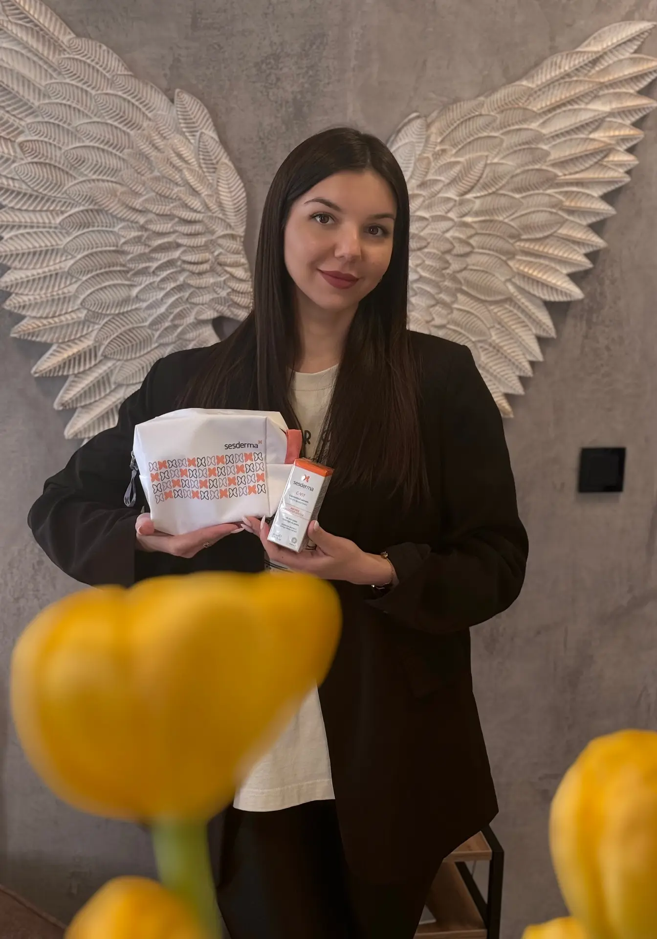 Недавно у нас завершился конкурс, где Анна выиграла косметичку ❤️