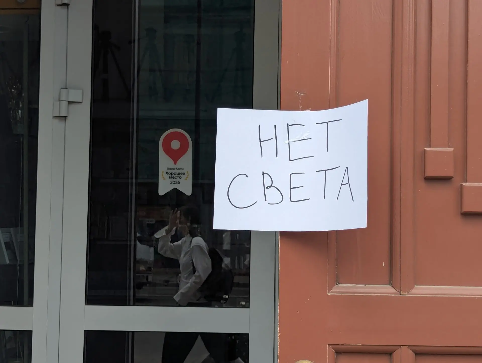 В диспетчерской «005» уточнили адреса, по которым произошло отключение: 

- Ленина 95, 97, 100, 111,