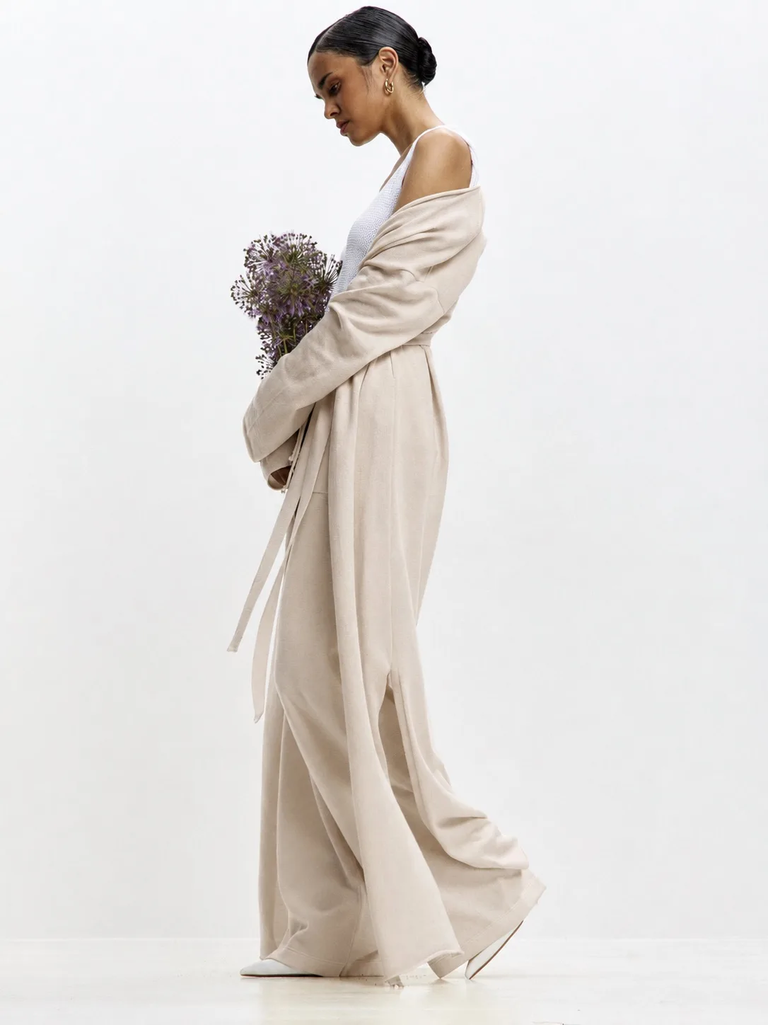 NEW COLLECTION 🔥

Удлиненный кардиган Римма создает образ, который выглядит собранным без лишних ус