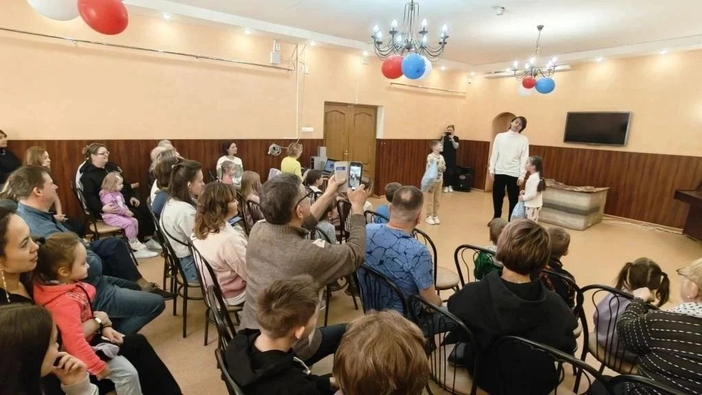 11 апреля, в субботу, театральная студия "Театр-Да!" выступала в Рыбацкой библиотеке со своим спекта