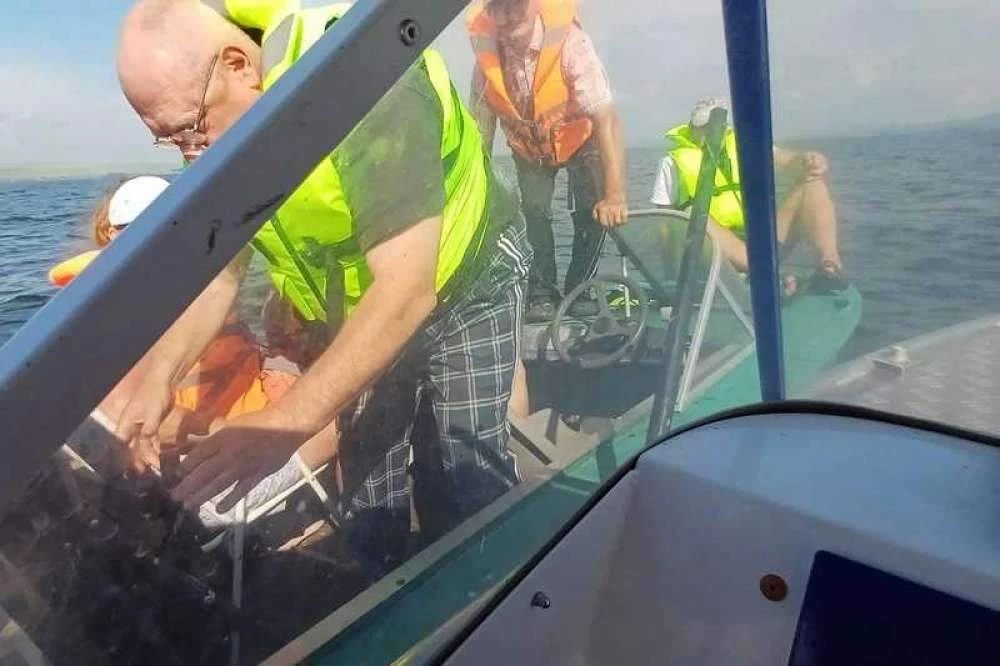 Спасатели эвакуировали с дрейфующей в Красноярском море лодки группу туристов

Инцидент произошел на