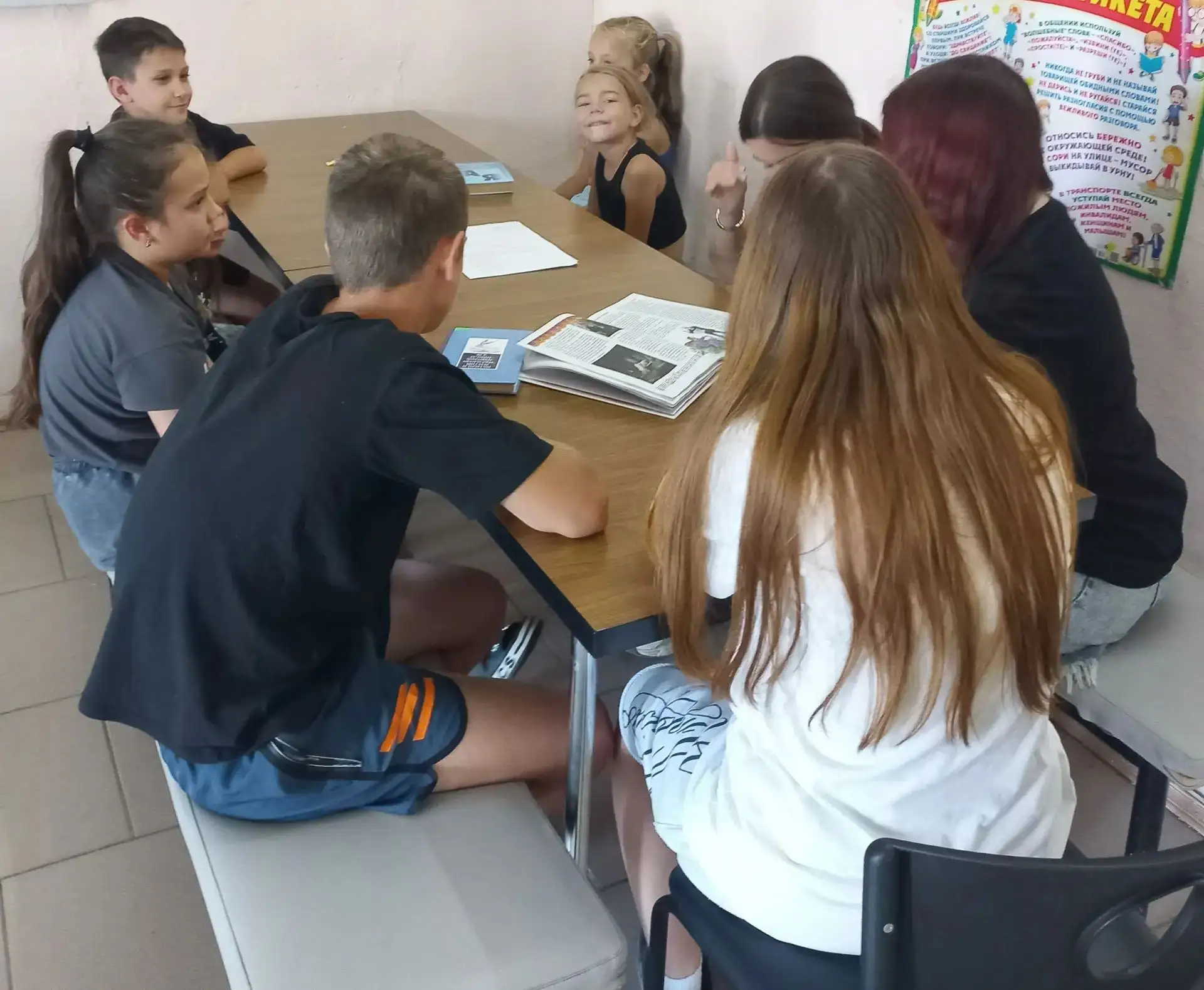 В клубе с.Русского была проведена викторина: «Родной язык – неиссякаемый родник». Данно...