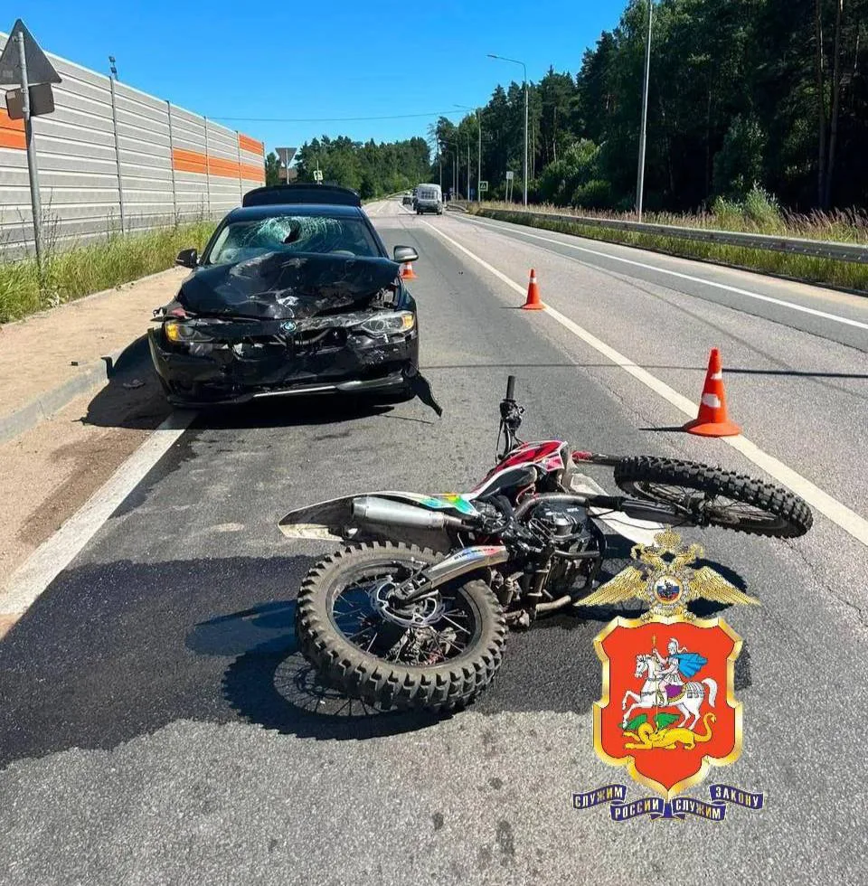🏍️ В Истре 16-летний подросток на питбайке, выезжая со второстепенной дороги, не уступил дорогу лег