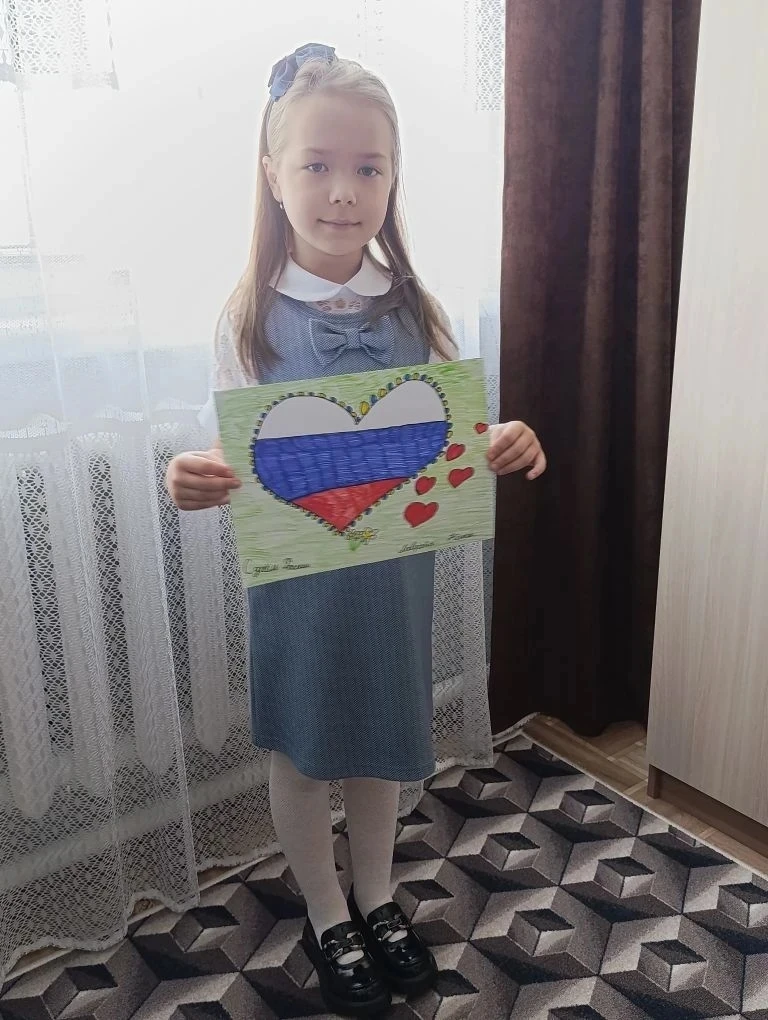 🇷🇺 РИСУЙ, РОССИЯ! 🎨🇷🇺 
 
Обучающиеся МБОУ «Называевская СОШ № 1» — активисты Движения Первых, О