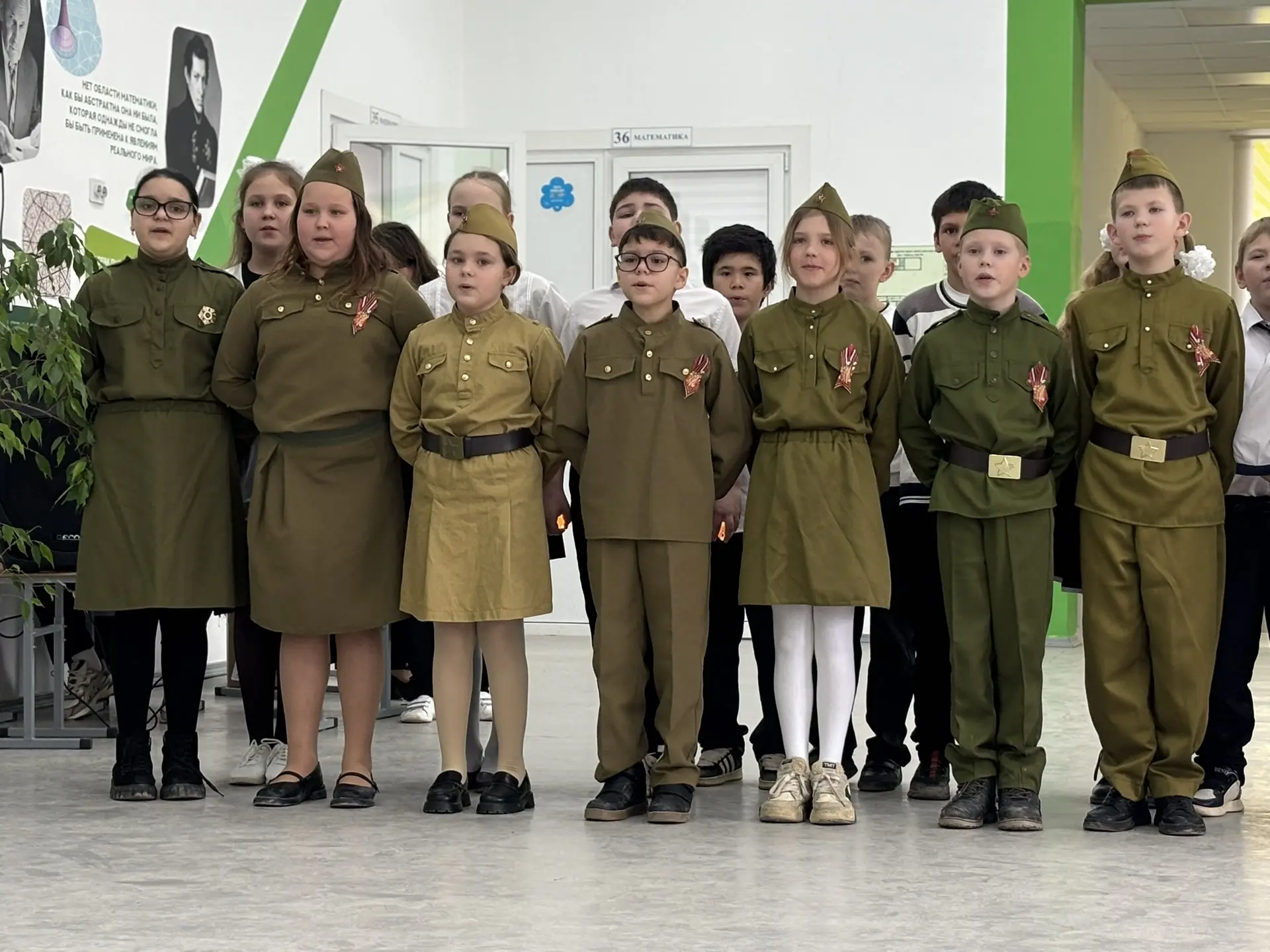 18 февраля в МБОУ СОШ №3 прозвучали песни, воспевающие мужество и отвагу!🎖️  🇷🇺Сегодня, 18 февраля, 