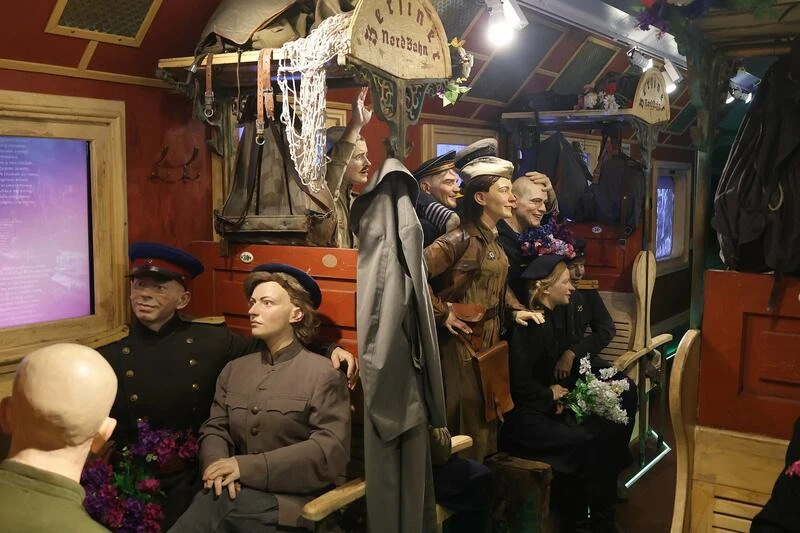 Десять вагонов памяти. Как известный на всю страну "Поезд Победы" встретили в Барнауле.

В Барнаул 3
