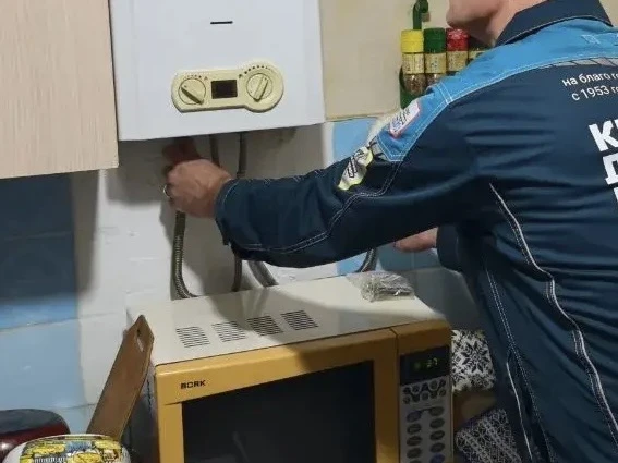 «Гении» залили в газовые трубы воду, когда пытались сами поменять оборудование 🤦

В Краснодаре без 