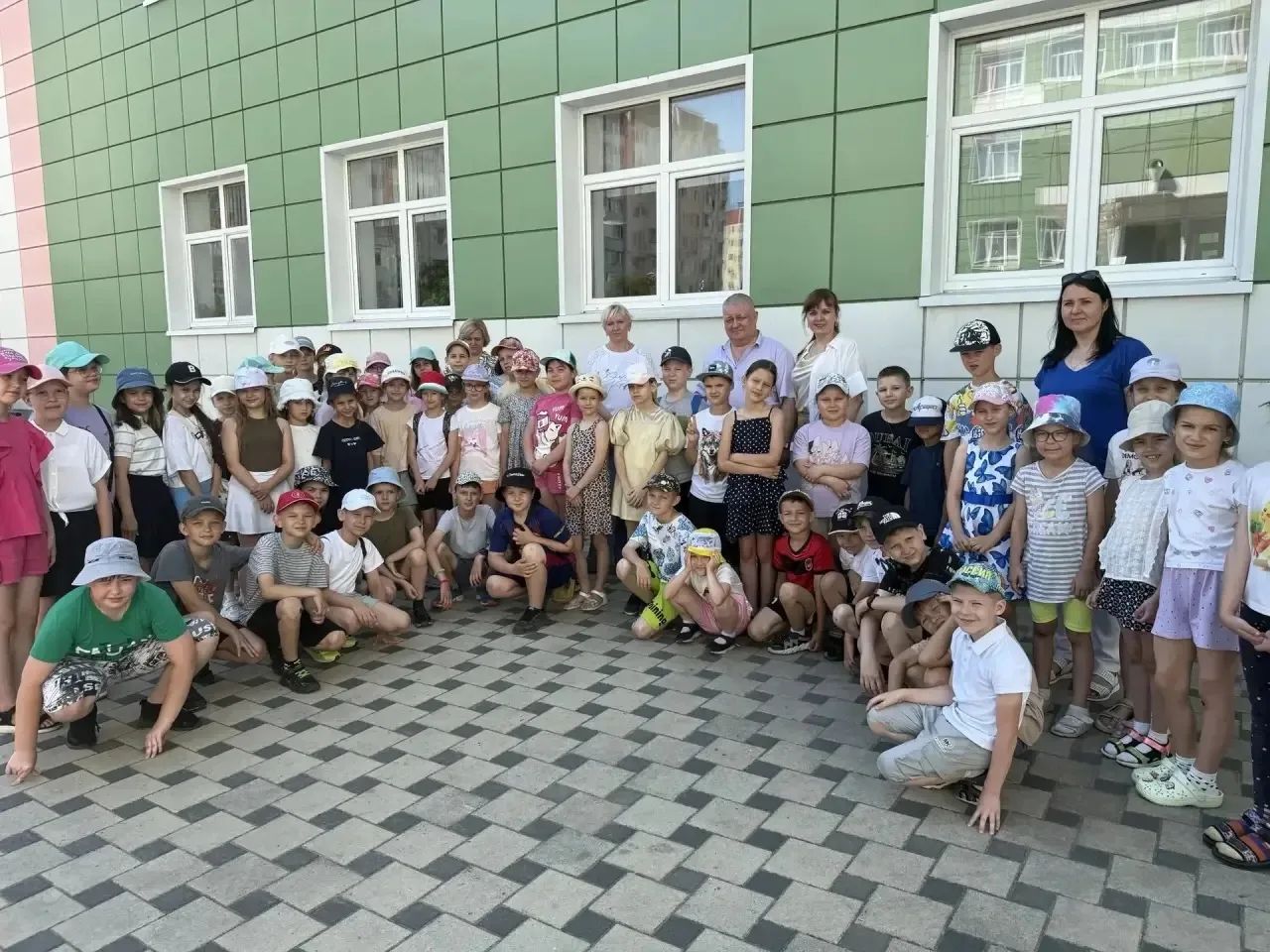 С любовью к Родине: День России в лагере «Островок»! 🇷🇺

В нашем пришкольном лагере «Островок» про