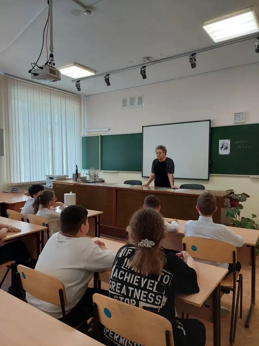 🚀ЭКСКУРСИЯ В СТАРШУЮ ШКОЛУ🚀  🏫12 мая ученики 4х классов отправились в увлекательное «Путешествие в с