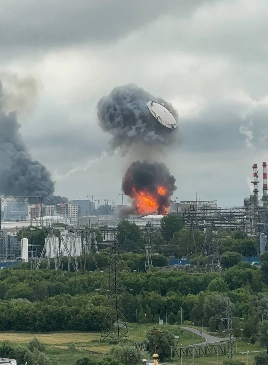 ⚡️Массовая атака БПЛА на Москву и Подмосковье: что известно к этому часу