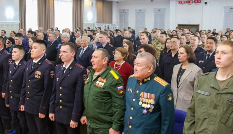 В Улан-Удэ росгвардейцам вручили две награды премии «Признание-2025»   🛡 В номинации «Горячее сердце