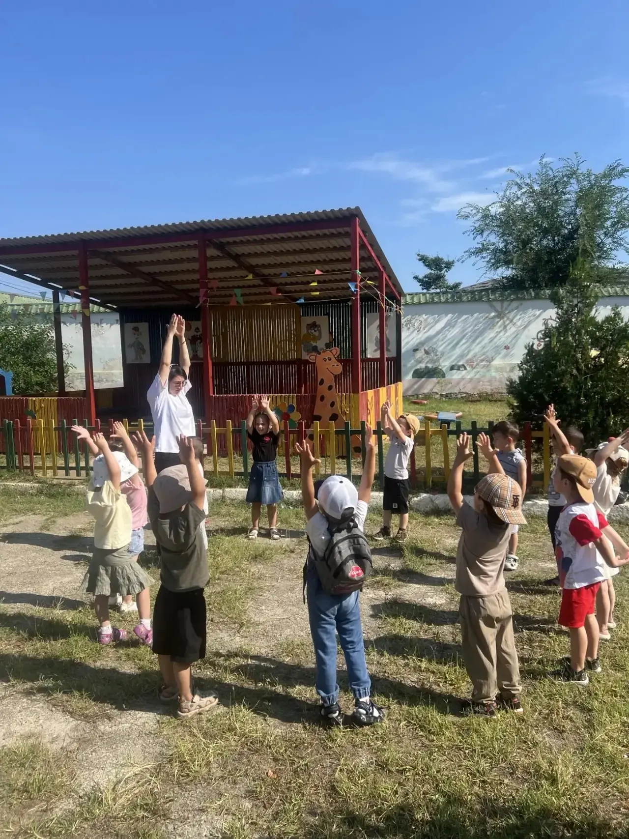 🤸🏻‍♀️Утренняя гимнастка 
1 мл «В» и 1 мл «Б»
Цель: помочь организму плавно перейти от состояния по