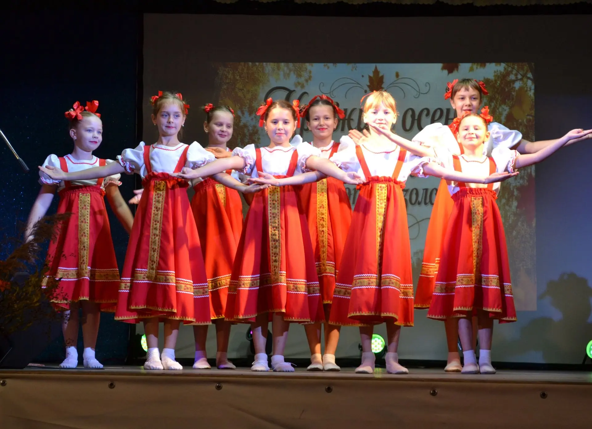 🍂 Кружит осень письма жизни в листопаде золотом!