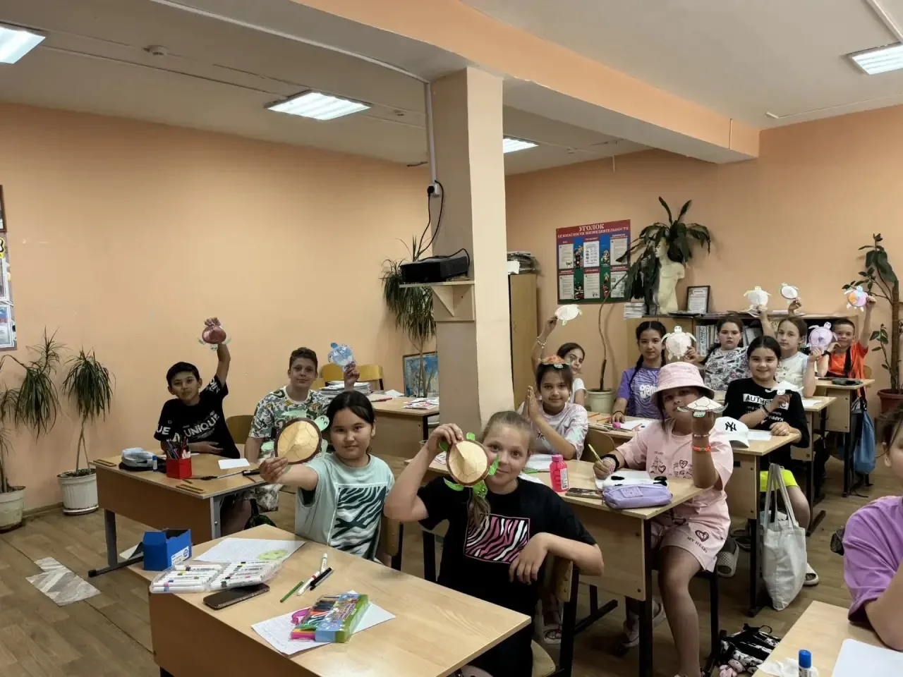 ☀️Солнечный день в пришкольном лагере: творчество, знания и добрые мысли! ☀️

Сегодняшний день в наш