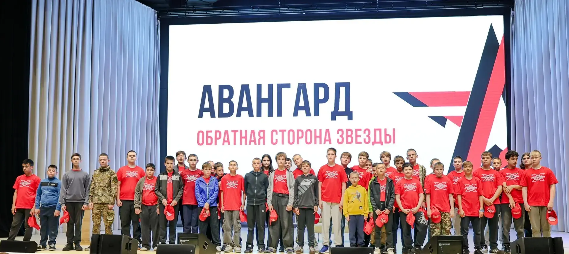 Гимназисты на летней смене «Школа военного медика», которая проходит с 14 по 25 июня.

Прямо сейчас 