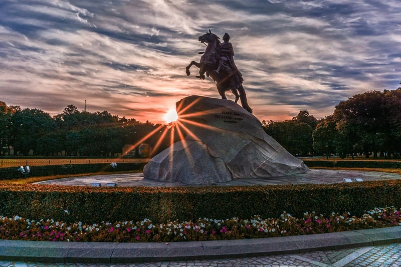 🌅 Уважаемые жители!

🎉 Поздравляем Вас с днем рождения Санкт-Петербурга. 🎉

⚓ Несомненно, этот го