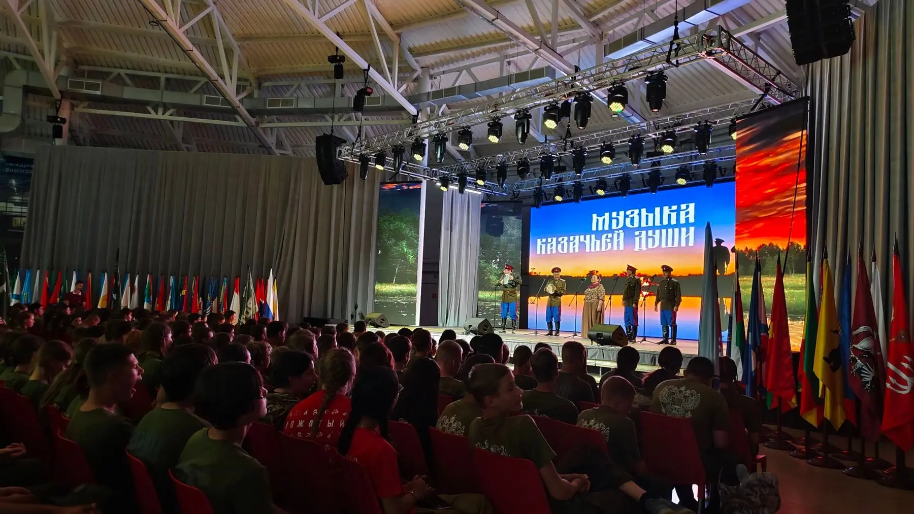 🎶 Артисты Волгоградского музыкального драматического казачьего театра представили прог...